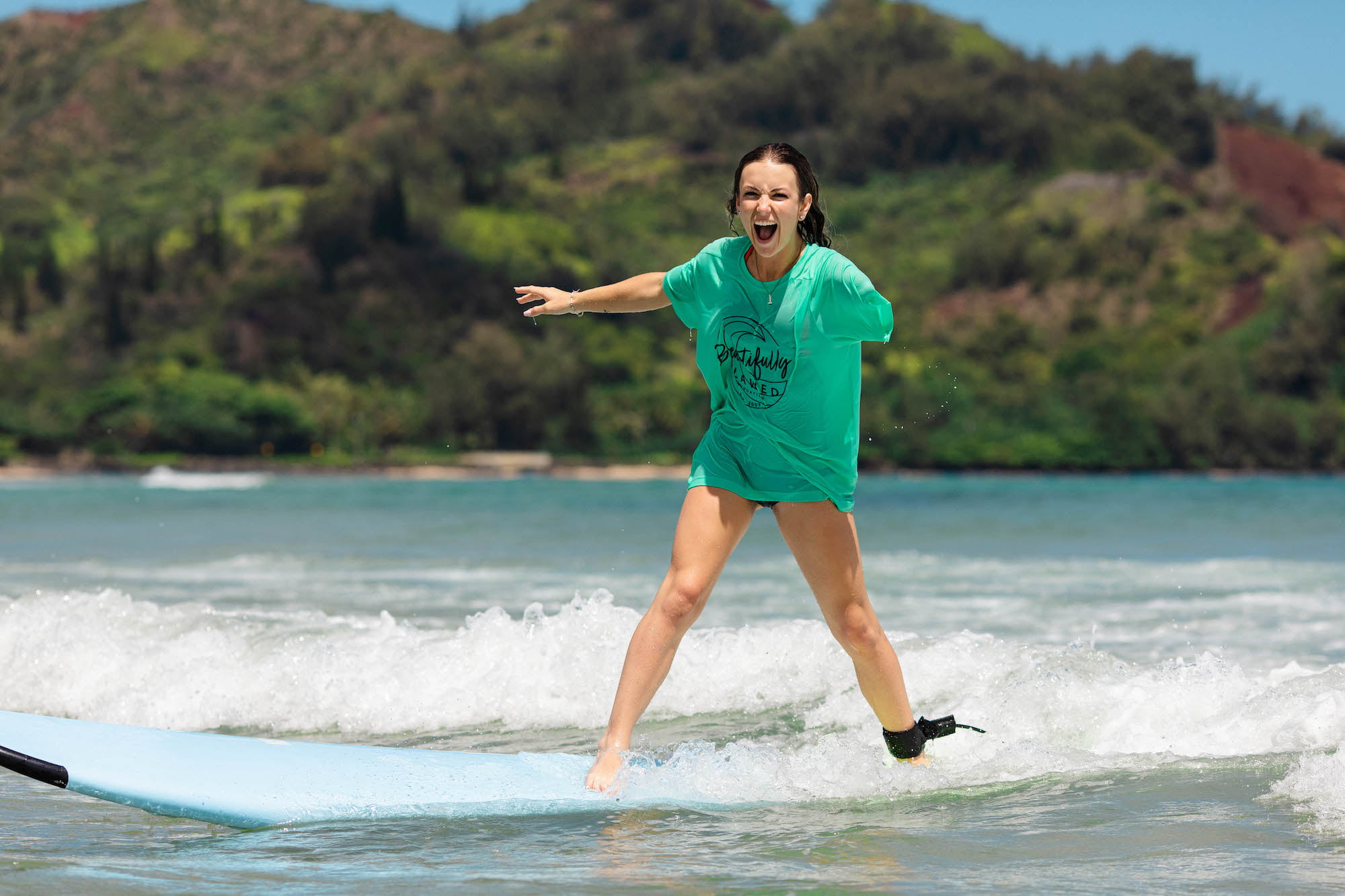 Arm amputee Katelyn surfing
